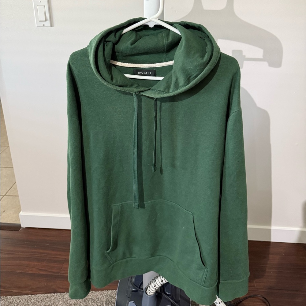 RW&CO. Green Sweatshirt Hoodie Casual Wear